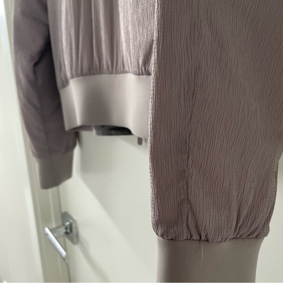 Lululemon reversible bomber jacket in lavender - Picture 4 of 14